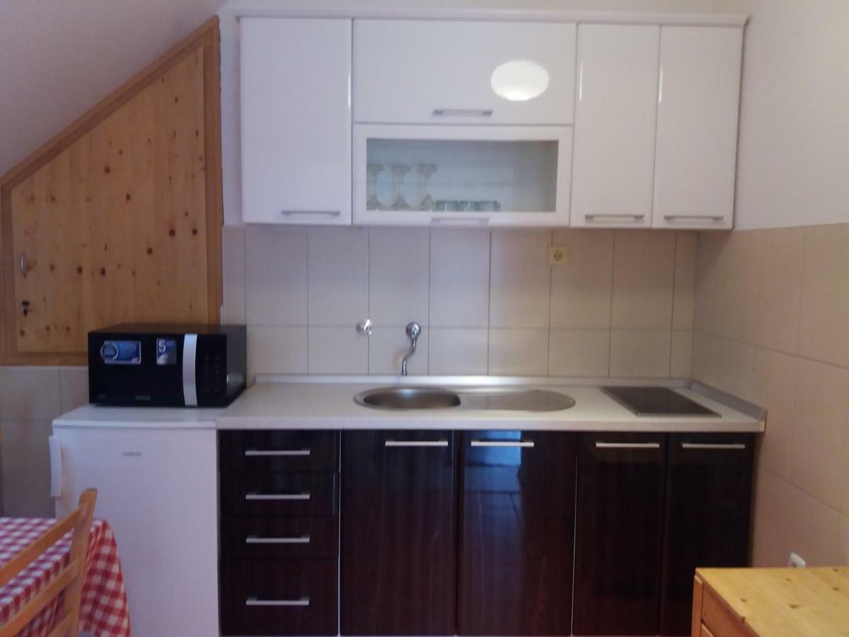 Blue Moon Appartement Licko Petrovo Selo Buitenkant foto