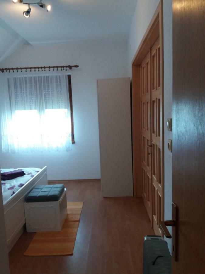 Blue Moon Appartement Licko Petrovo Selo Buitenkant foto