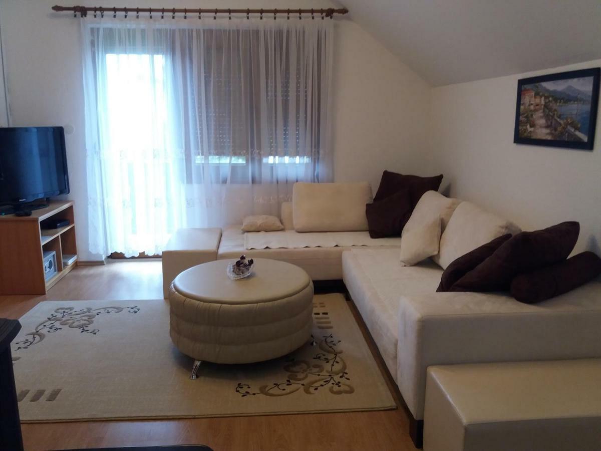 Blue Moon Appartement Licko Petrovo Selo Buitenkant foto