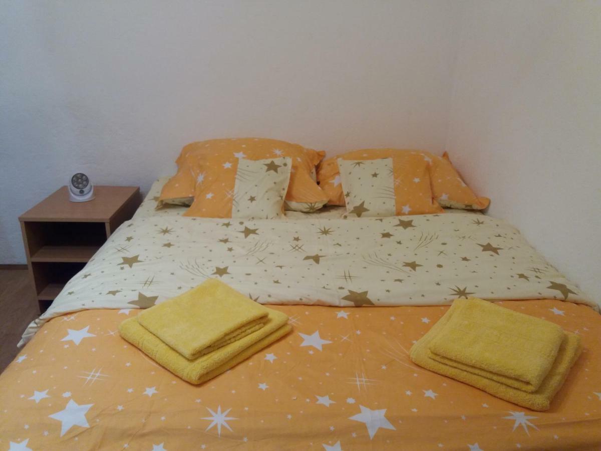 Blue Moon Appartement Licko Petrovo Selo Buitenkant foto